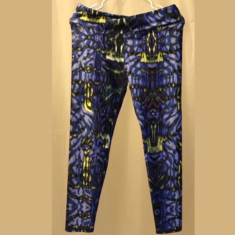 Fabletics salar printed power hold Capri size L